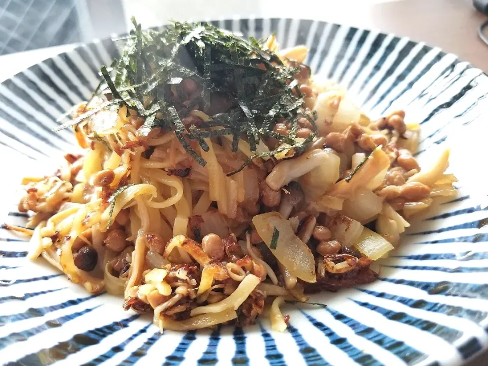 残り物、キノコと納豆の焼きそば|しあるさん