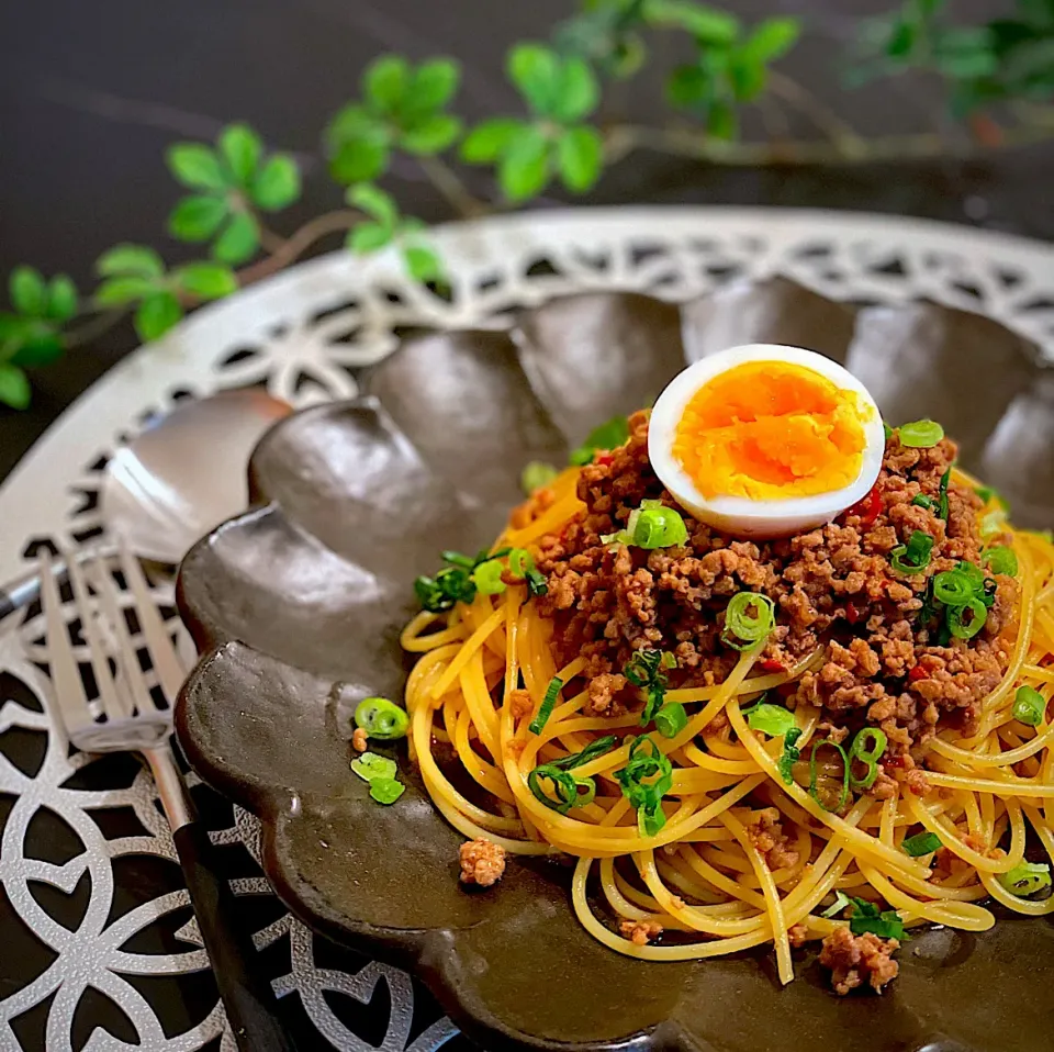 昨日のビビンバリメイク☺️ビビンパスタ🍝ピリッとしてコクがあってめっちゃ美味しいよ😋|AXさん