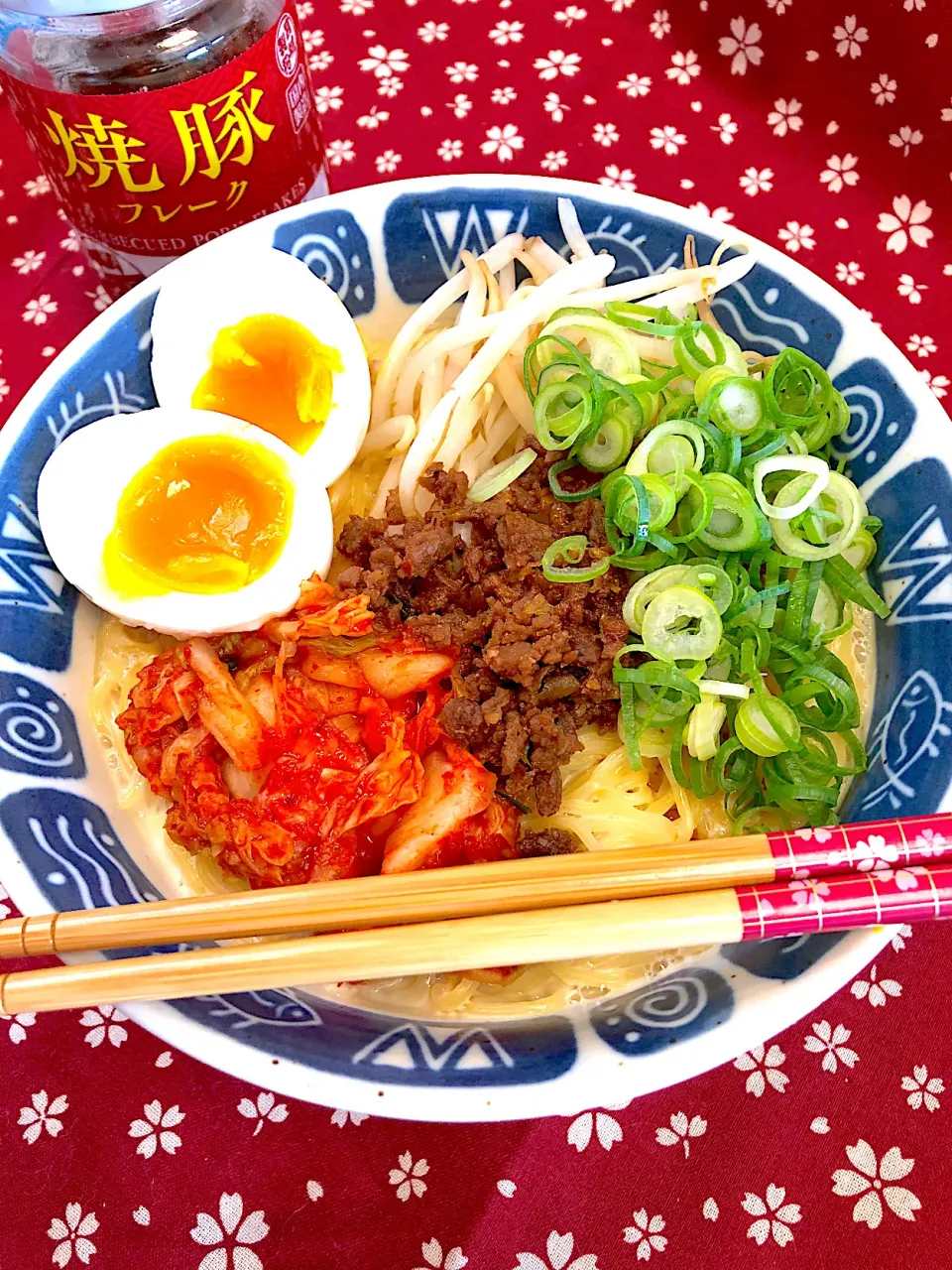 Snapdishの料理写真:ゆかりさんの料理 ピリ辛胡麻豆乳麺🍜de遅めのランチです✨🎶|＊いちご＊さん