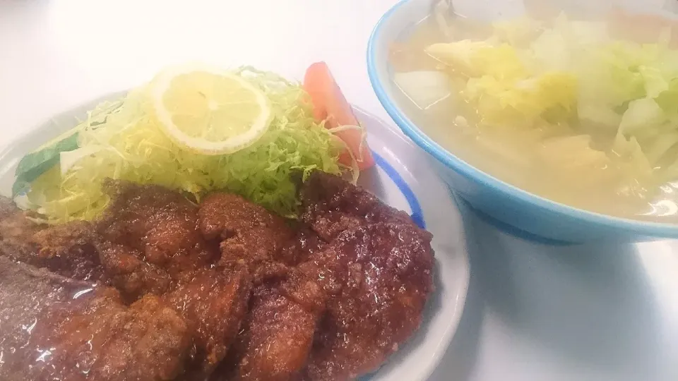 Snapdishの料理写真:【1971年創業かな？】
中華料理 万福
タンメン（650円）
＋レバーステーキ（700円）
＠本蓮沼11分
（JR赤羽駅から徒歩17分）
21011|大脇さん