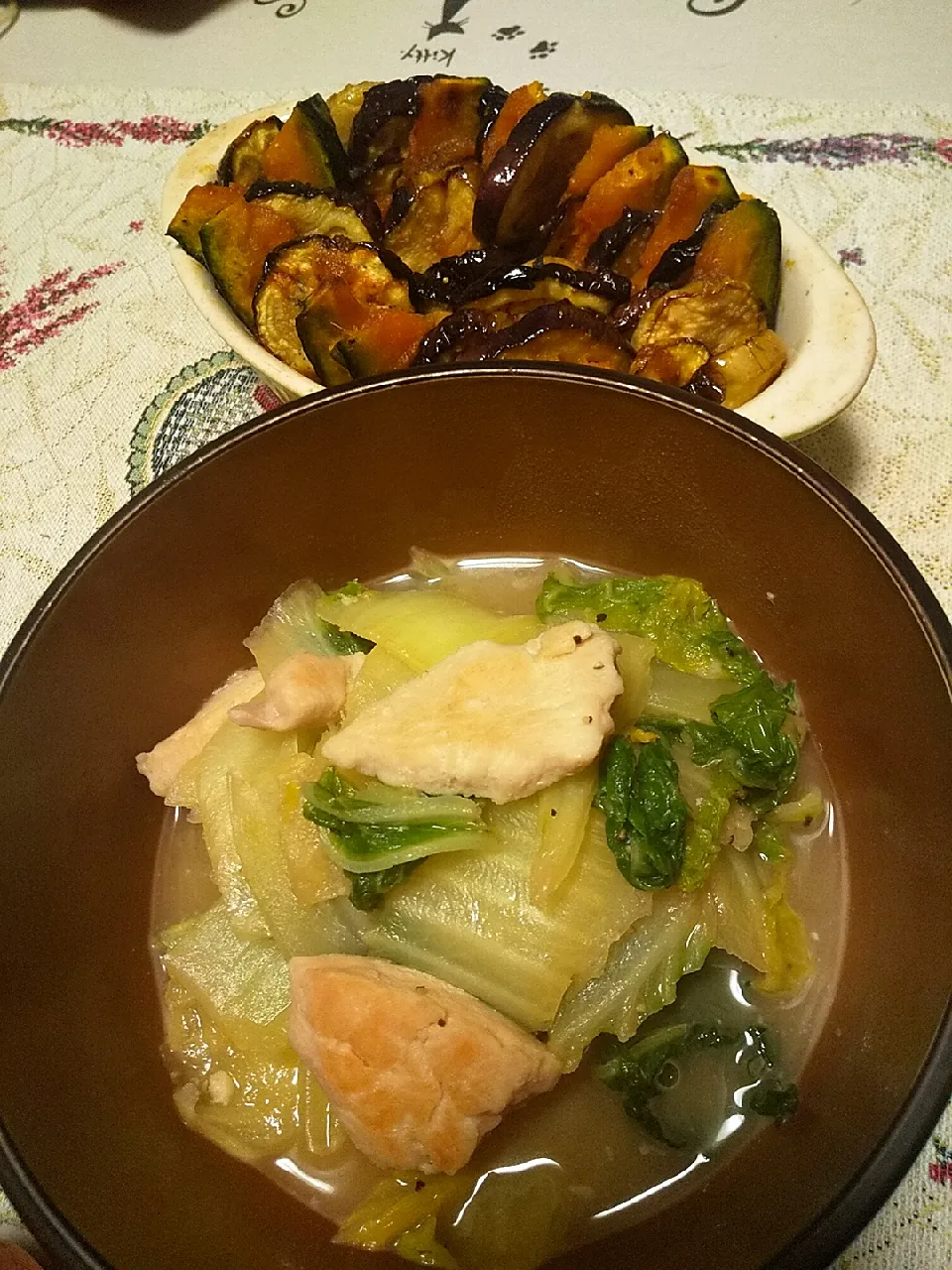 Snapdishの料理写真:今日の晩御飯
※胸肉と白菜の中華旨煮
※ナスとかぼちゃのグリル焼きマリネ
※焼酎ハイボール|れあMIXさん