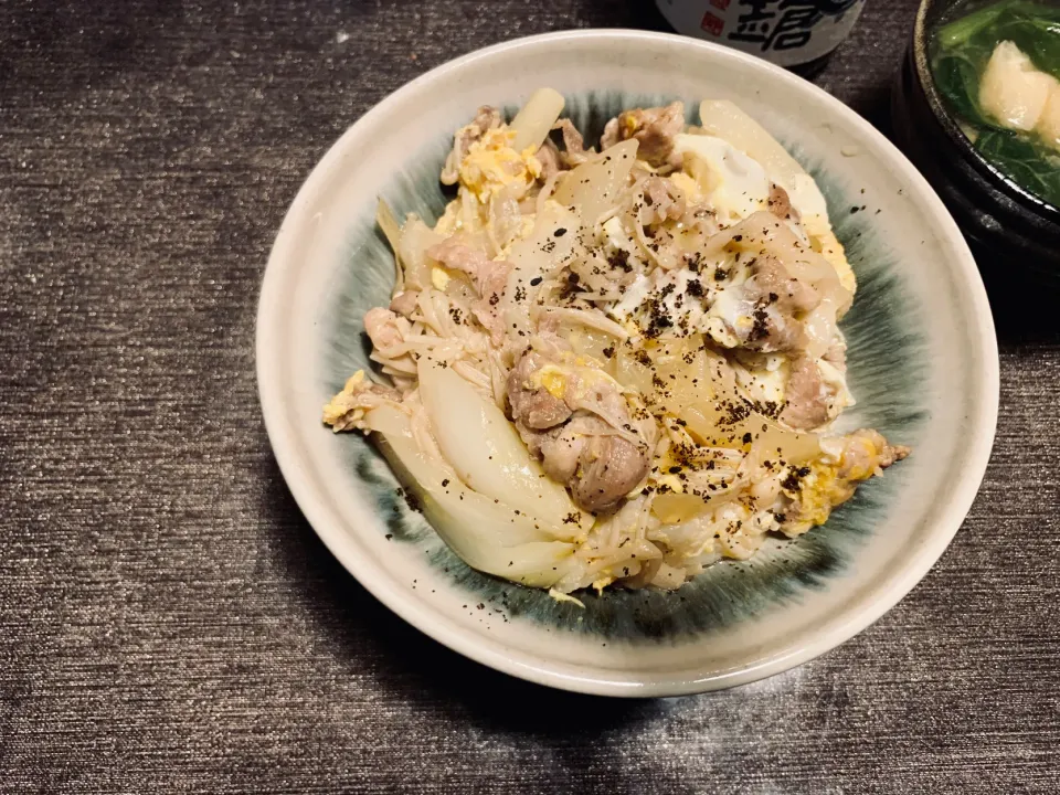 バター風味豚肉と玉葱のトロうま丼|かなっぺさん