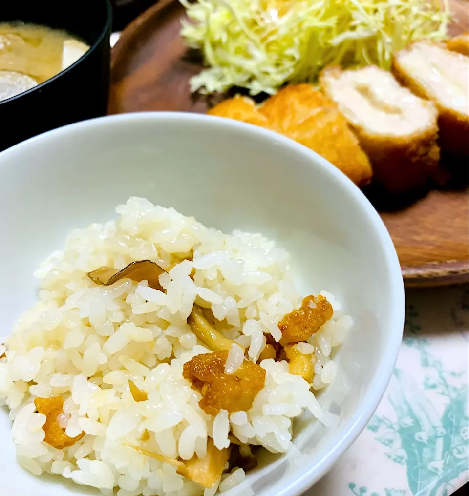 チキンカツで除いた鶏皮で混ぜごはん。|ちはるさん