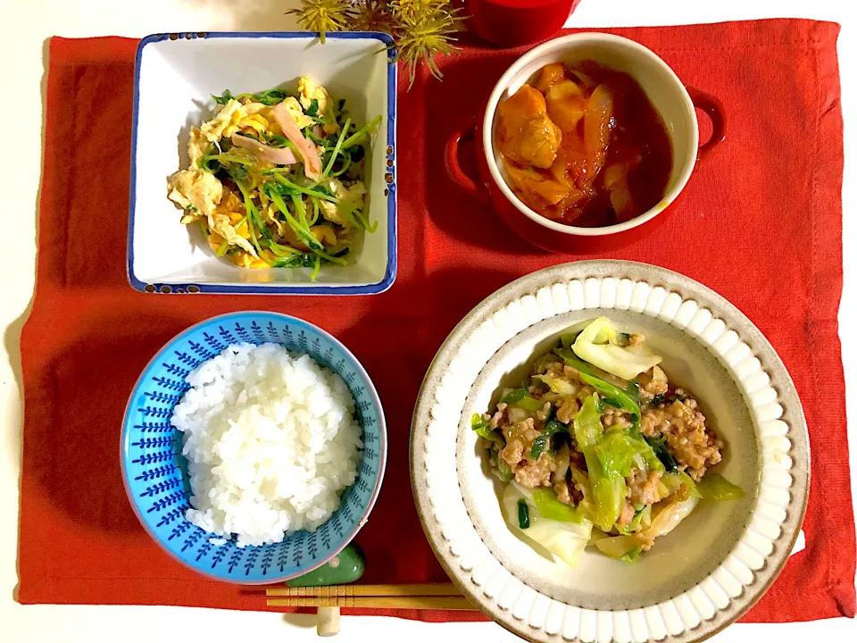 Snapdishの料理写真:✳︎肉味噌キャベツ✳︎豆苗と春雨のふんわり卵炒め✳︎チキンのトマト煮込み✳︎|syamさん