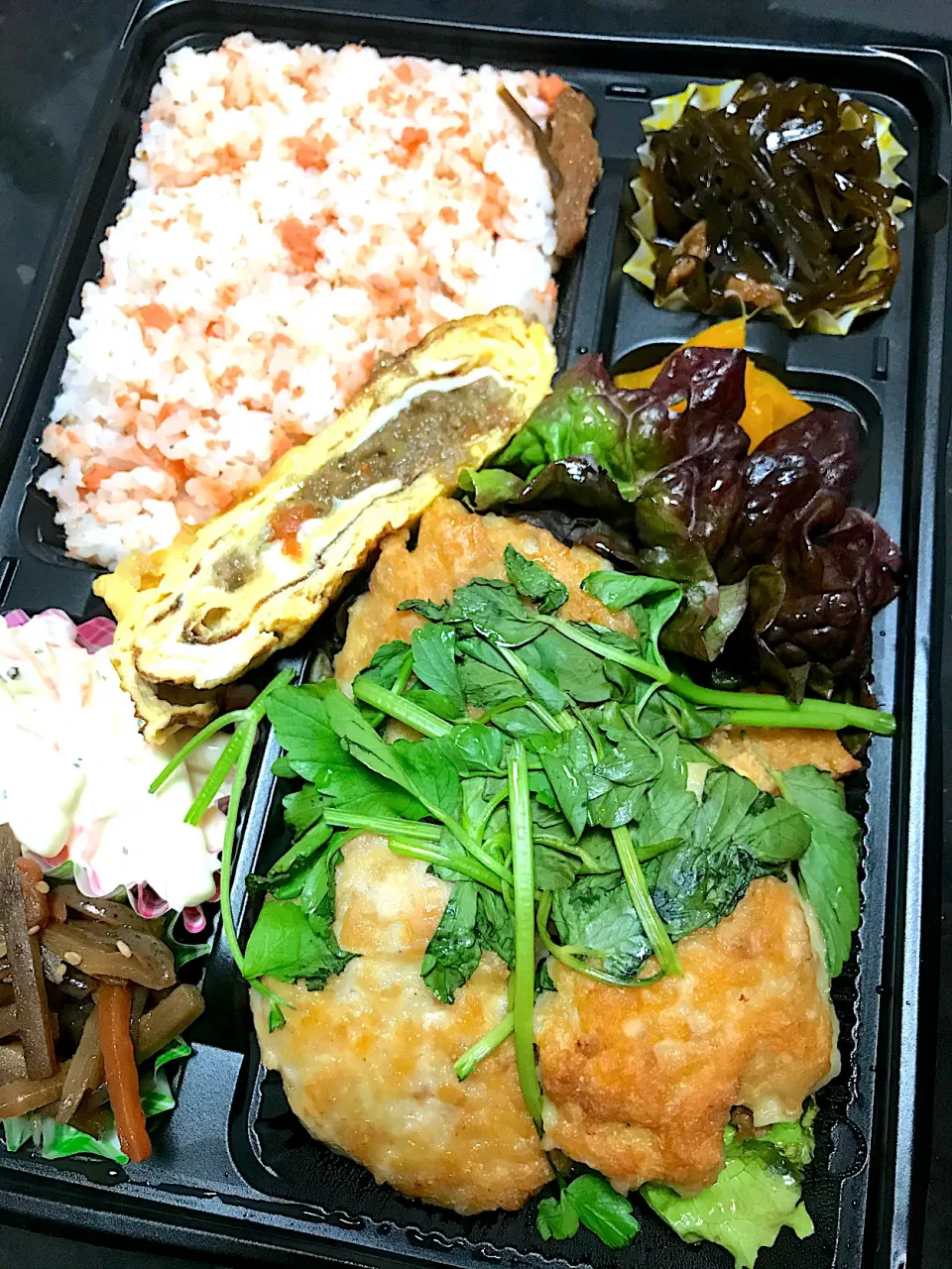 気まま弁当　塩つくね、しゃけご飯|saturnさん