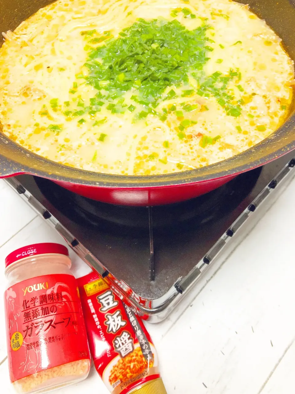 寒い日は胡麻豆乳坦々鍋！スープ多めは二段階の〆のため😋最初はラーメン。次はご飯とチーズを入れてリゾットに♪|ゆっきー♪さん