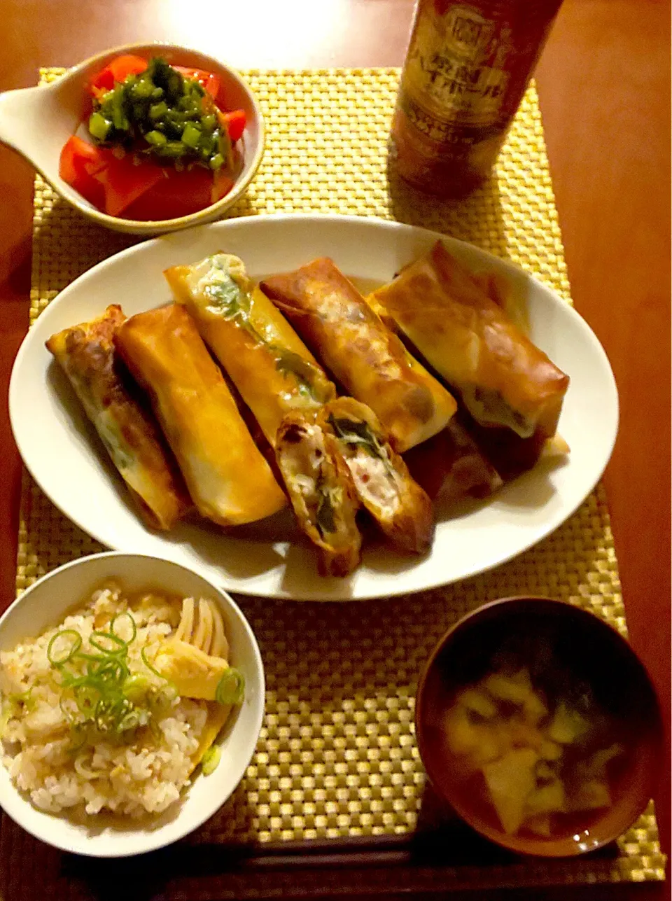 Today's dinner🍴ﾄﾏﾄの野沢菜めかぶかけ･鶏ささみ&しらす紫蘇ﾁｰｽﾞ春巻･筍の炊き込みご飯･大根とわかめのお味噌汁|🌈Ami🍻さん