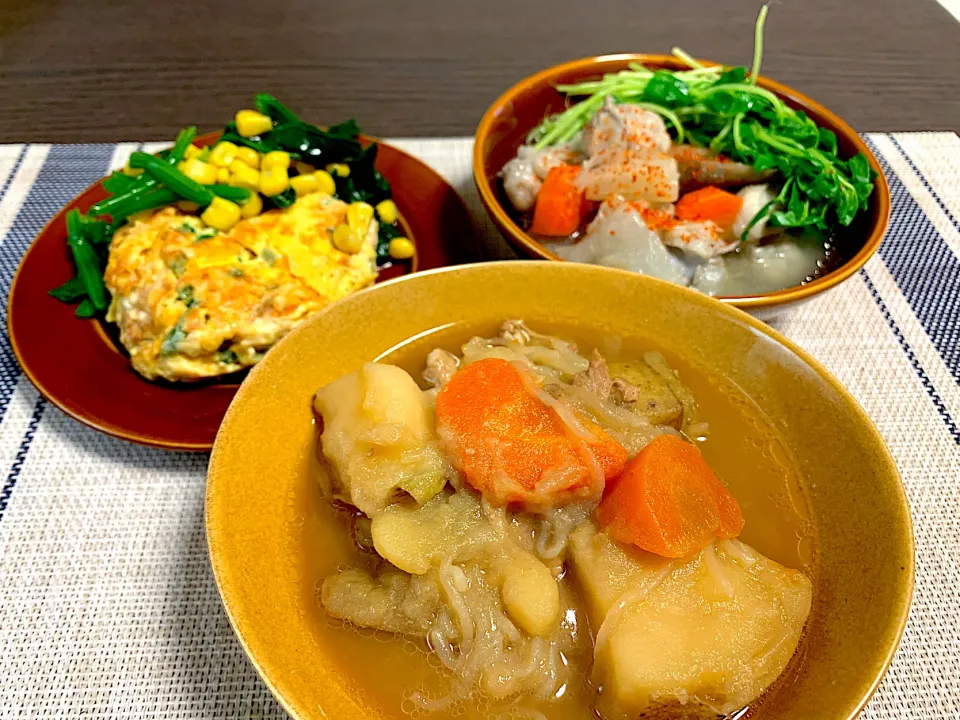 肉じゃがと牛モツ煮。|ゆっちこさん