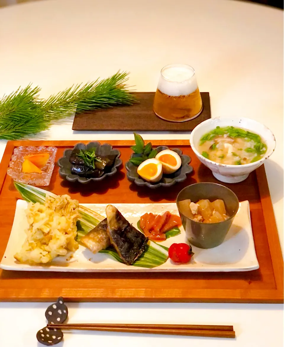 中華粥　味付け卵　なすび甘辛煮　さつまいものかき揚げ　ほっけ　大根煮🍺😊|あっこさん