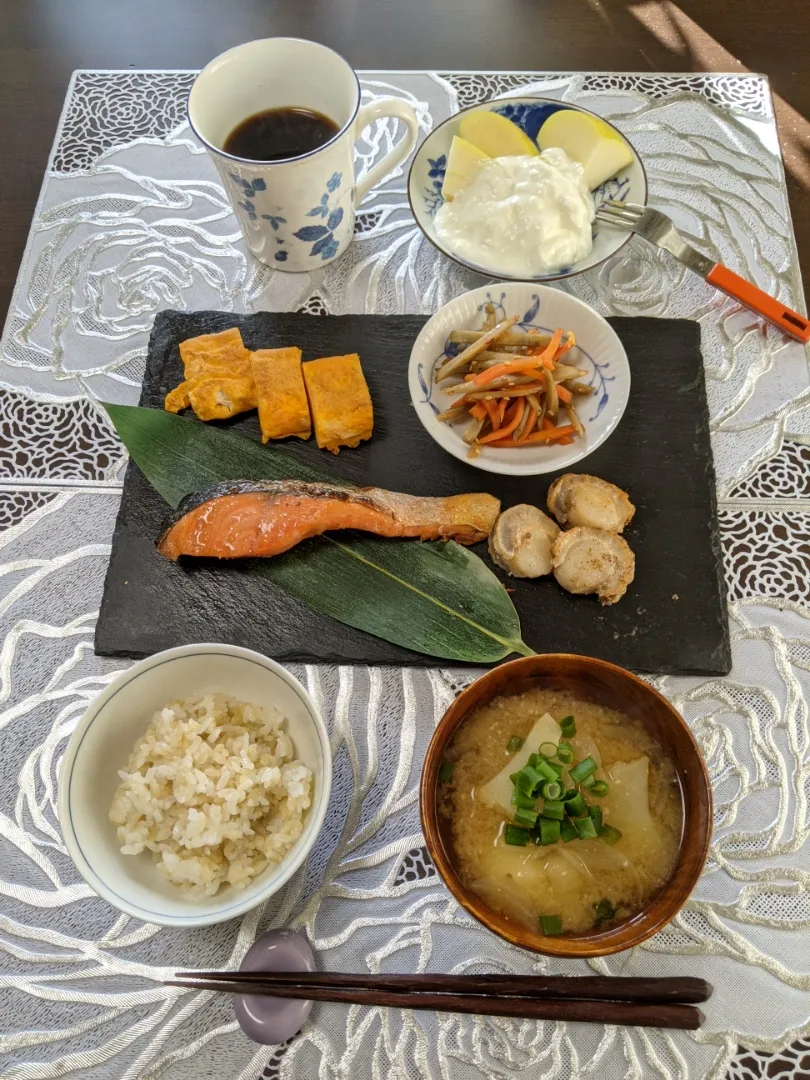 仕事の日の朝食
しっかり食べます〜☺|ヒカリーさん