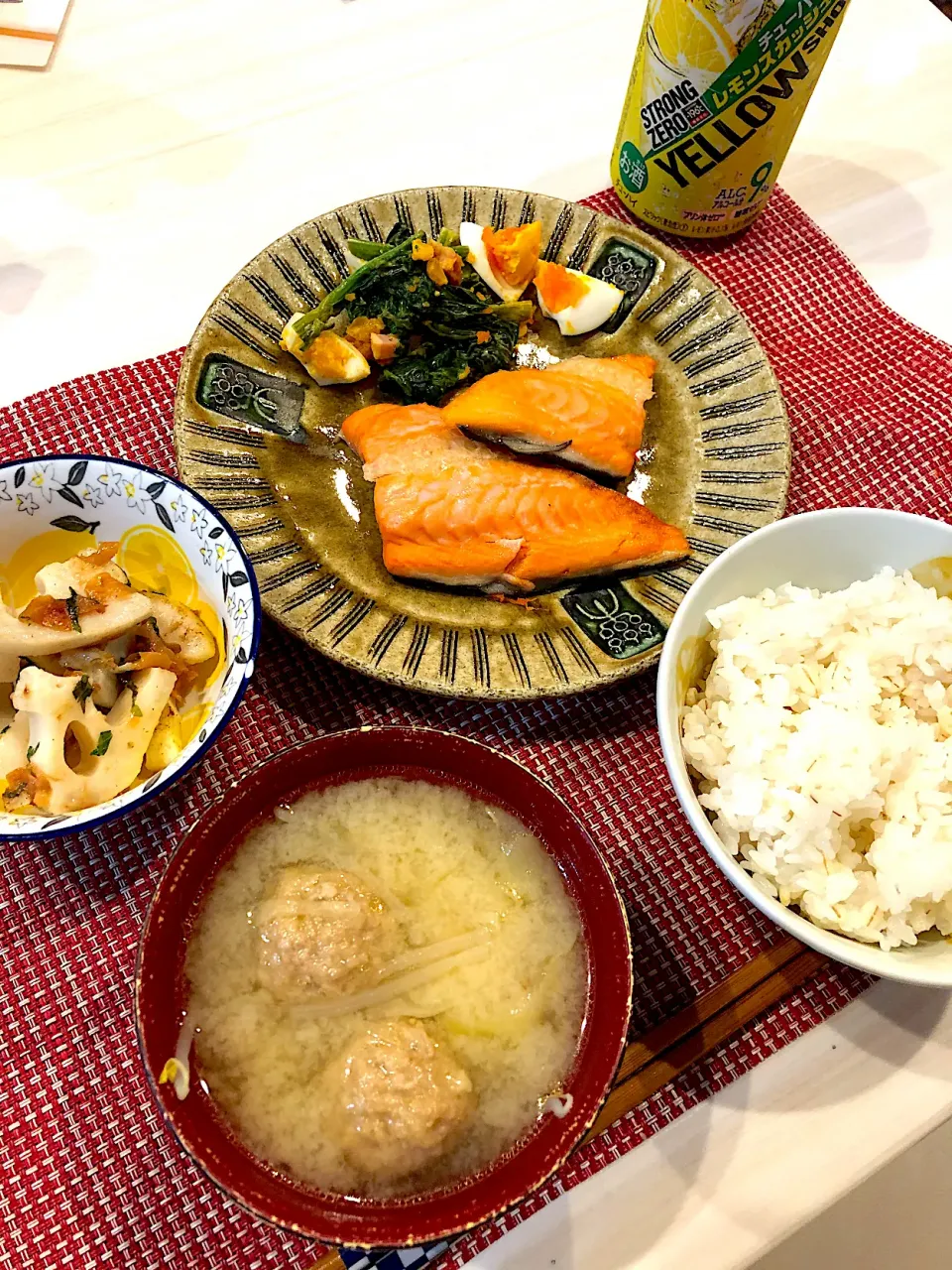 鮭(甘口) レンコンの梅シソ炒め　肉団子入味噌汁|キヨさん