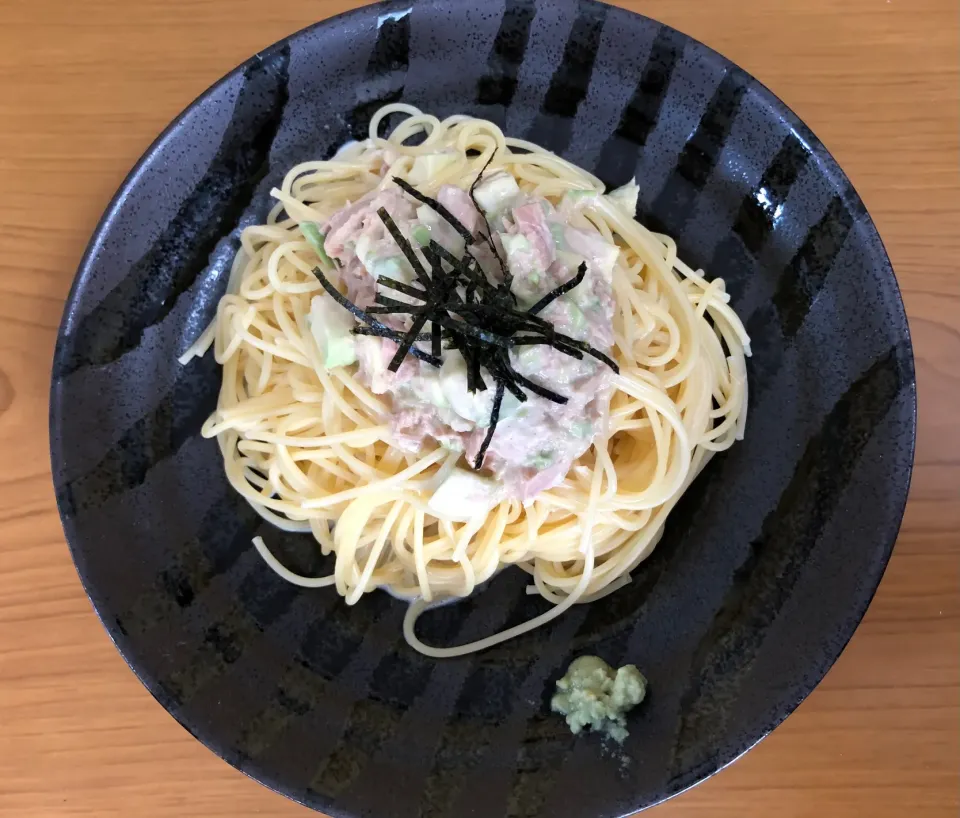 アボガドとツナの和風パスタ🍝|Kaoruさん