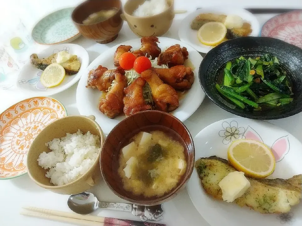 夕食(*^^*)
手羽元のローストチキン&サラダ
タラのレモンバターソテー
小松菜ニンニク炒め
お味噌汁(とろろ昆布、豆腐、油揚げ)|プリン☆さん