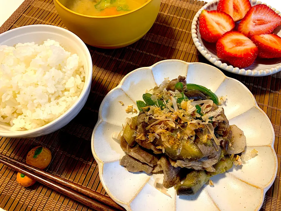 豚バラなすぴーまんの炒め物♡|あやっぺさん