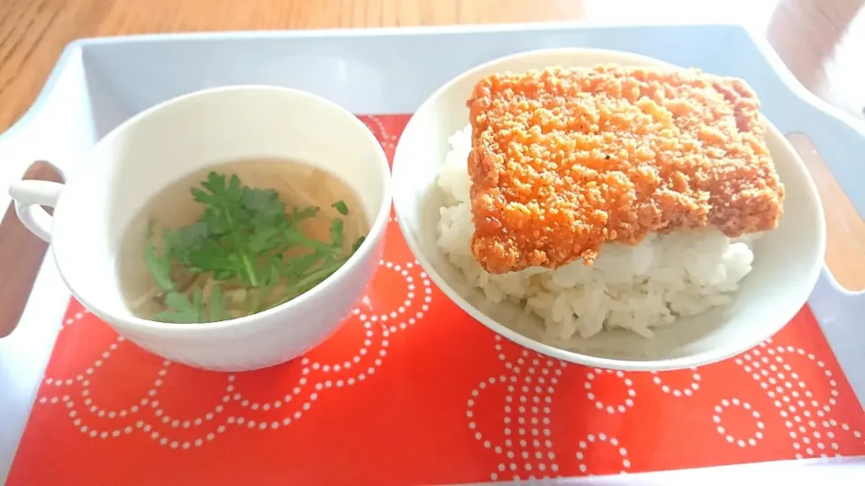 息子の朝ごはん🎵 ファミチキ丼！|mayumiさん