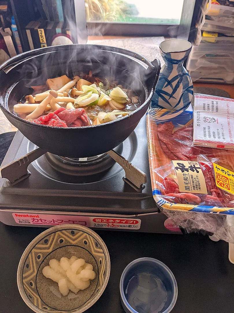 Snapdishの料理写真:夜勤明け黒毛和牛で鋤焼き|Tarou  Masayukiさん