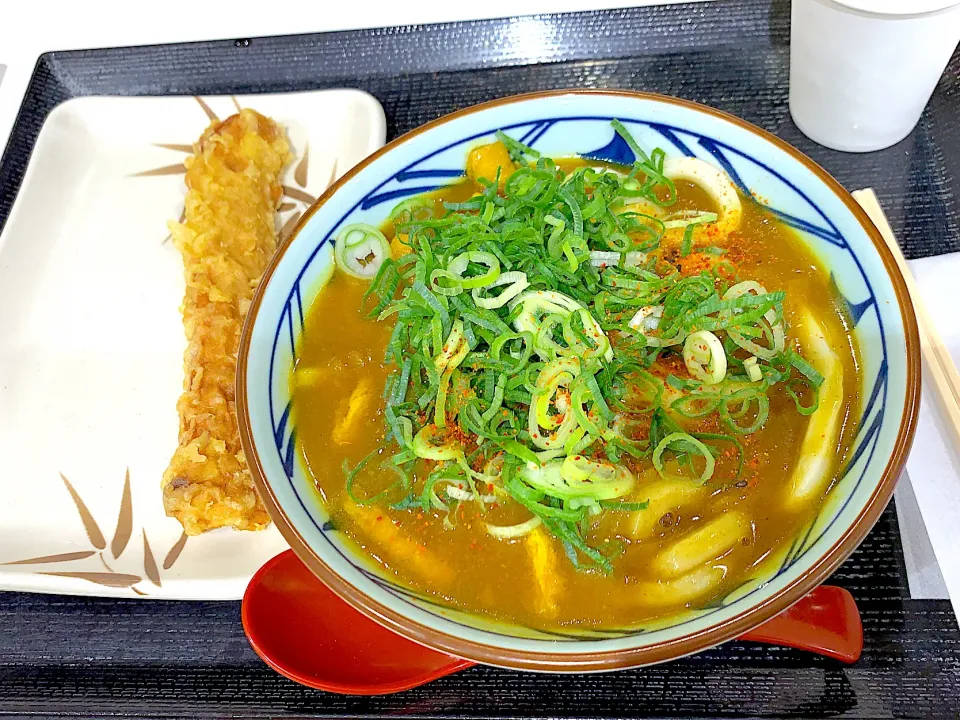 丸亀製麺のカレーうどんとちくわ天|yumyum😋さん