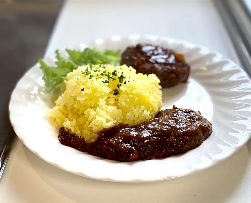 サフランライスでカレーハンバーグ|かっちゃん杉さん