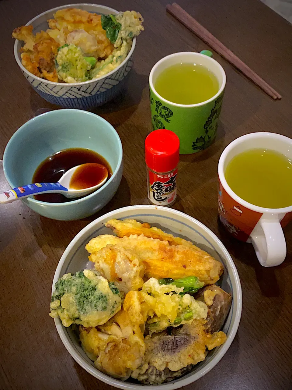 Snapdishの料理写真:帆立と舞茸野菜の天丼　十六穀ごはん　お茶🍵|ch＊K*∀o(^^*)♪さん