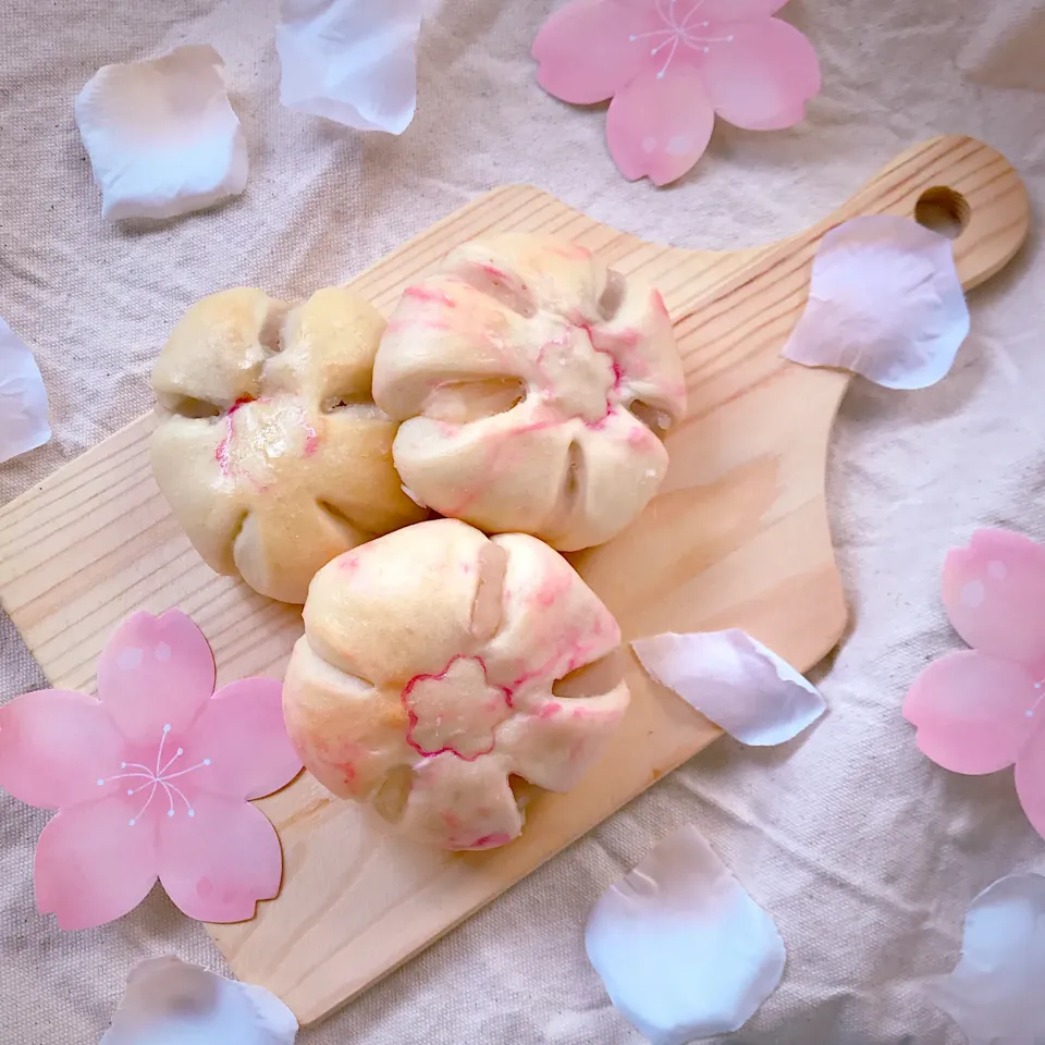 🌸春を先取り.｡.:*･゜白あん×クリームチーズの桜あんぱん🌸٩(｡˃ ᵕ ˂ )و|めぐぐさん