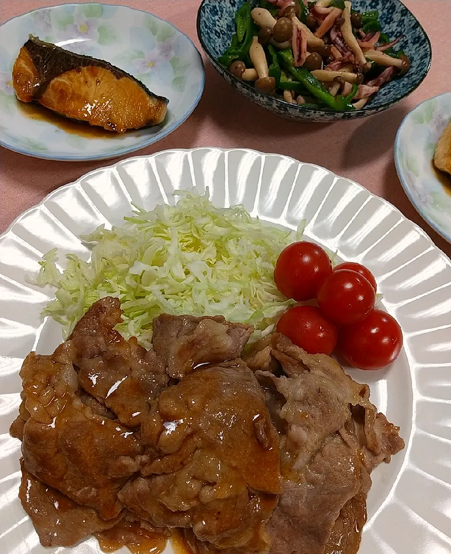 ☆今日の晩ごはん☆　豚の生姜焼き　ぶりの照り焼き　いかとピーマン炒め　お味噌汁|hamamaさん