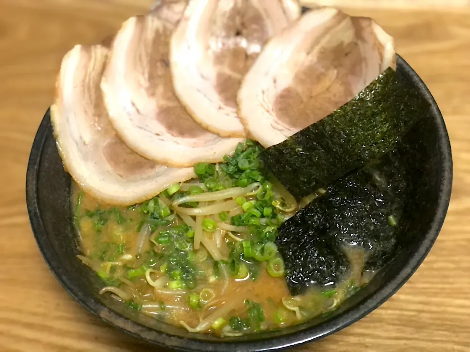 ☆エバラ プチッと鍋 濃厚みそ鍋で簡単味噌ラーメン|まぁたんさん