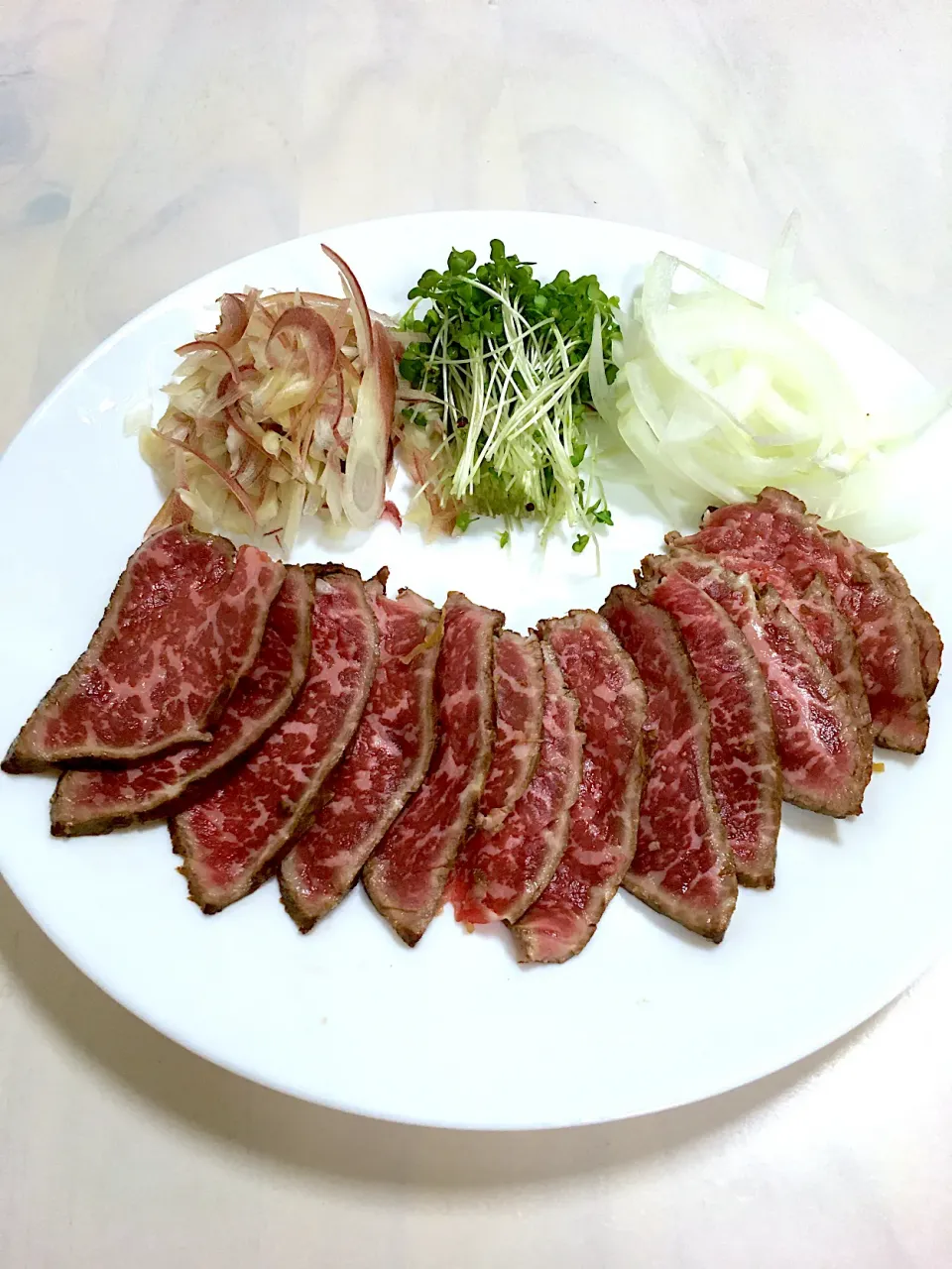 Snapdishの料理写真:牛肉のたたき|ももさん