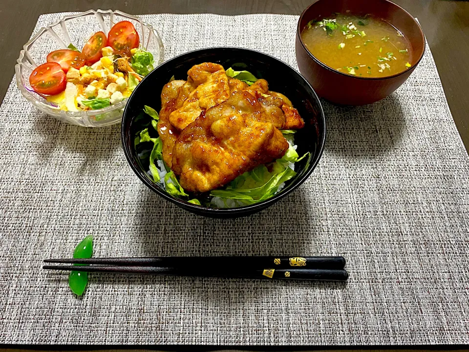 Snapdishの料理写真:ご飯が進む！豚肉の生姜焼き(丼)|Ari’s Channelさん