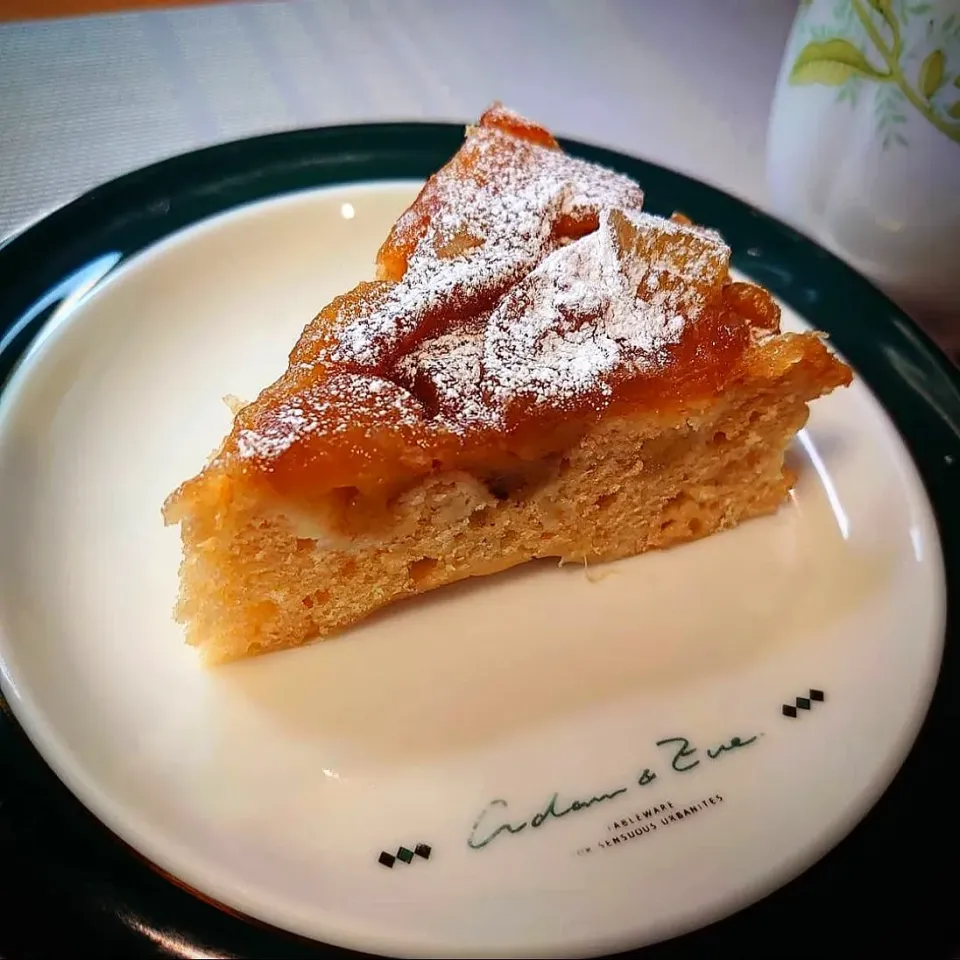 炊飯器でリンゴケーキ カット|cookingパパ五郎さん