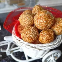 Snapdishの料理写真:Til Gud Ladoos|| Winter calls for such healthy recipes 😋
plz visit our channel and subscribe for more such recipes 🙏|Food philicさん