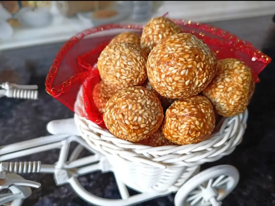 Til Gud Ladoos|| Winter calls for such healthy recipes 😋
plz visit our channel and subscribe for more such recipes 🙏|Food philicさん