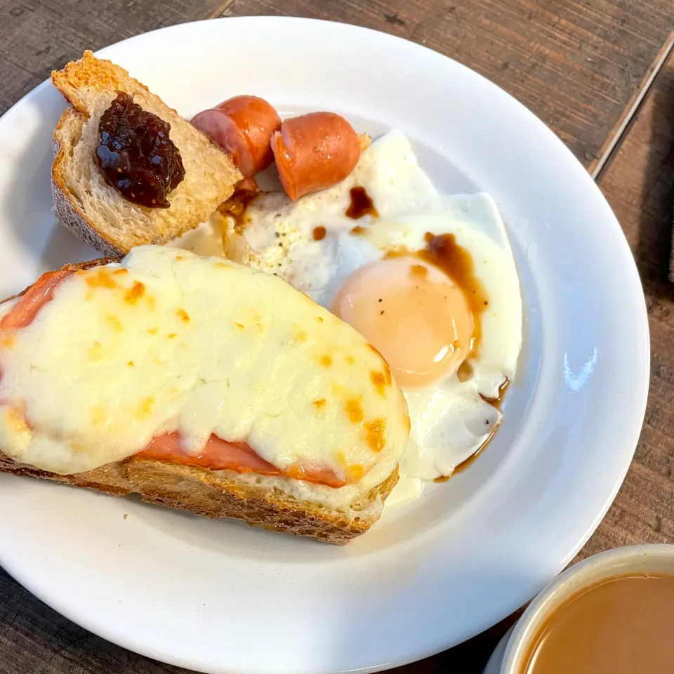 Snapdishの料理写真:クロックムッシュで朝ごはん|omamegotoさん