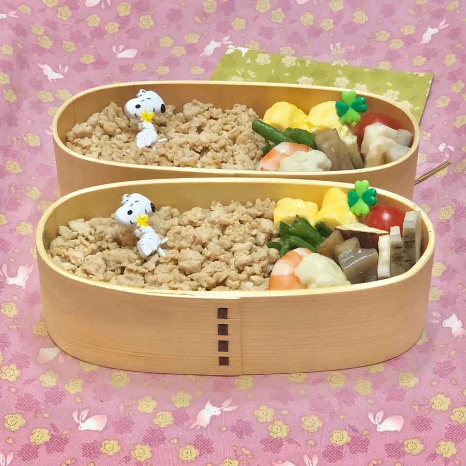 鶏そぼろ☘の双子ちゃんお弁当💙❤️ 12/3木|sweet homeさん