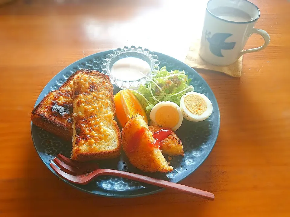 Snapdishの料理写真:アーモンドバター食パンでブランチ|yokoさん