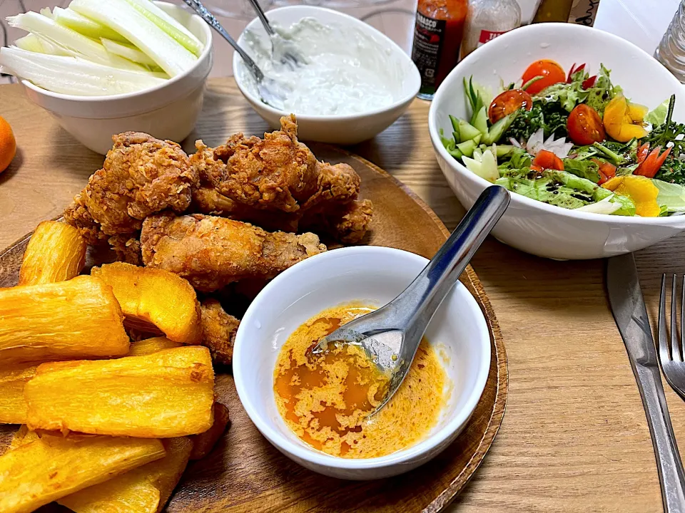 Fried chicken salad lunch|yeni kartikasariさん