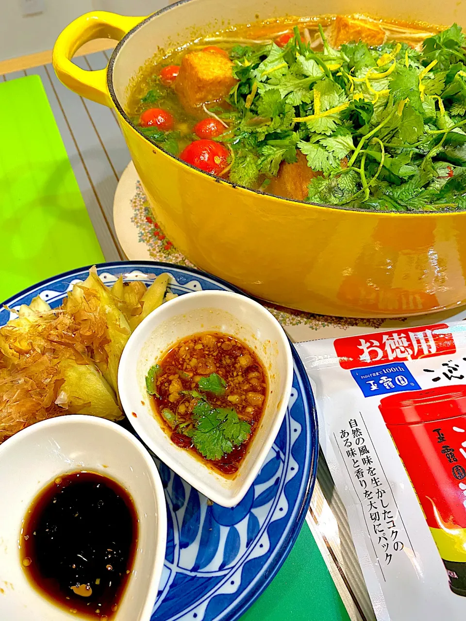 😋昆布茶が隠し味のパクチー鍋＆焼き茄子🍆|moyukitaさん