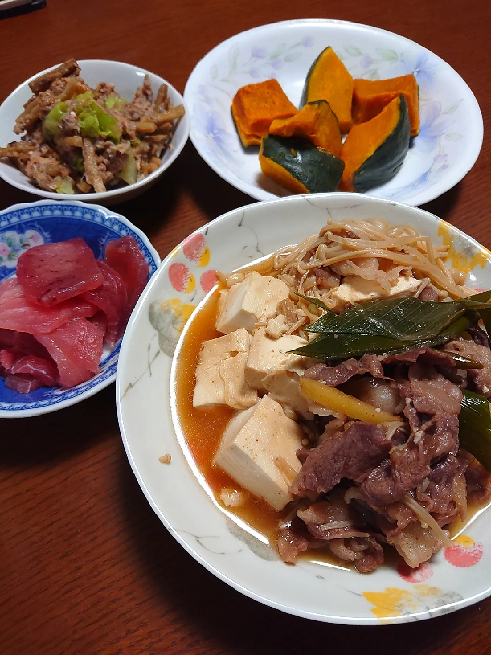 肉豆腐
刺身
ゴボウイワシ缶ホタテ缶キャベツ和え
かぼちゃ煮付け|ぱやさん