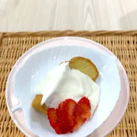 米粉シフォンケーキ🍓苺＆豆乳クリーム添え|直美さん