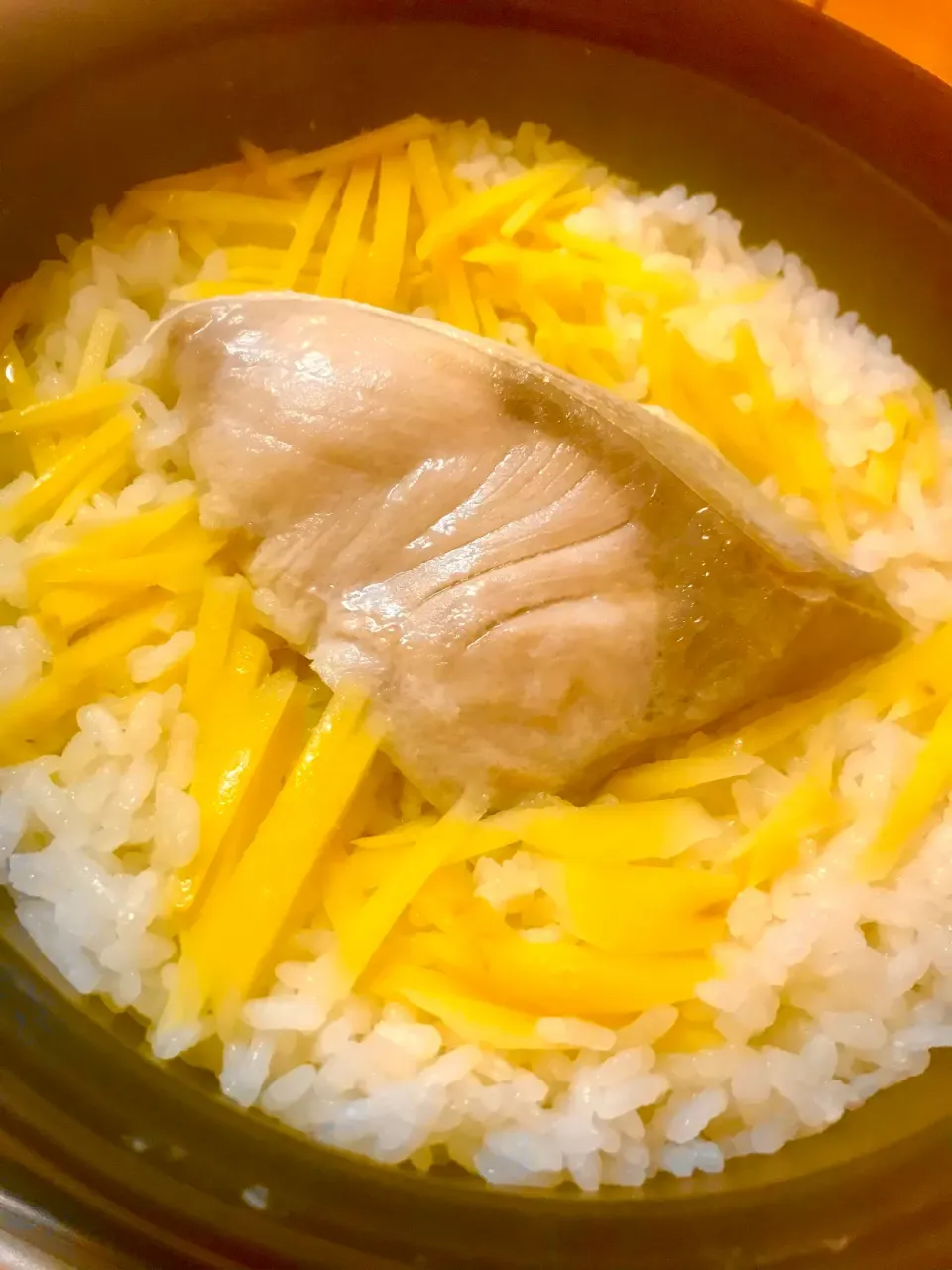 これは最高✨生姜たっぷりブリの炊き込みご飯🐟🍚【リュウジのバズレシピより】|maoさん