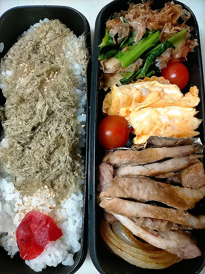 Snapdishの料理写真:豚肉・玉ねぎ焼き弁当
★小松菜・油あげ炒め煮|芽亜里さん