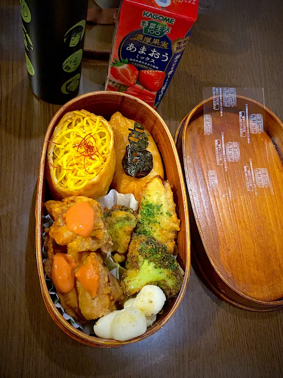 お弁当🍱　お稲荷さん　十六穀ごはん　錦糸卵　糸唐辛子　フライドチキン　オーロラ辛ソース　薩摩芋の磯辺揚げ　ブロッコリーの天ぷら　モッツァレラチーズ　オリーブオイル　クレイジーソルト　あまおう苺の野菜ジュース　コーヒー|ch＊K*∀o(^^*)♪さん