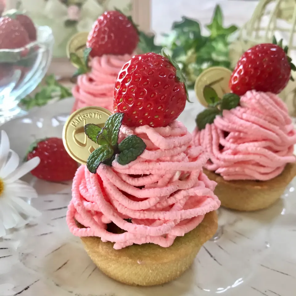 Snapdishの料理写真:いちごのモンブランタルト✨🍓🥧|エンジェルさん