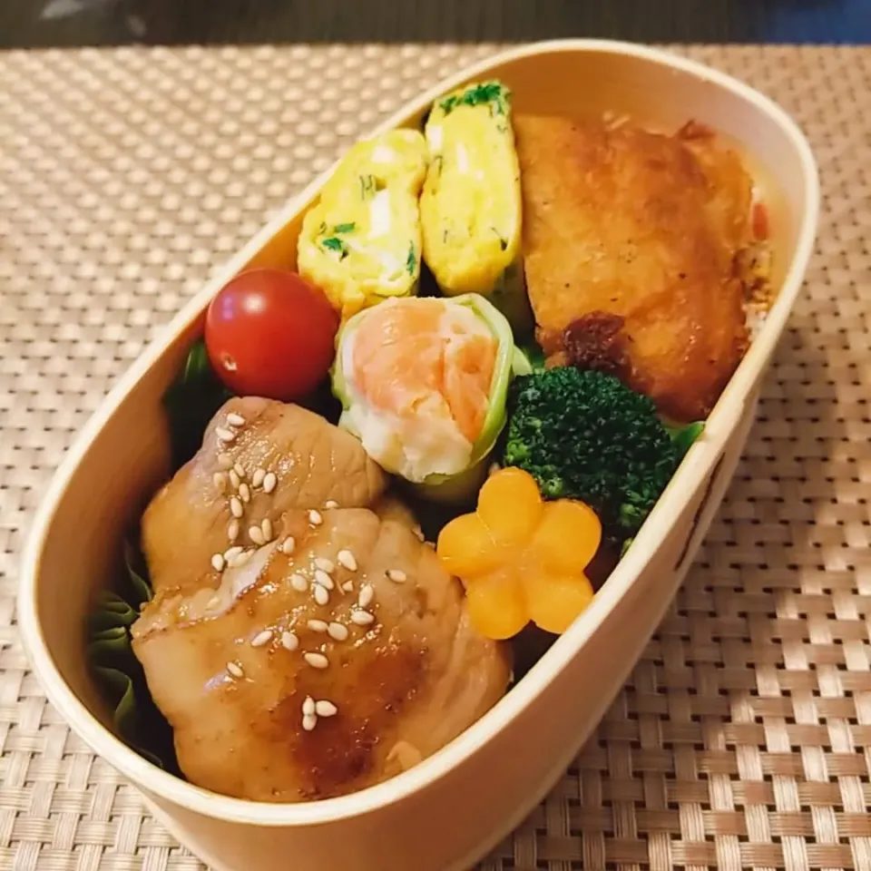 Snapdishの料理写真:今日のお弁当。里芋の豚肉巻き。|yoshiyoshiさん