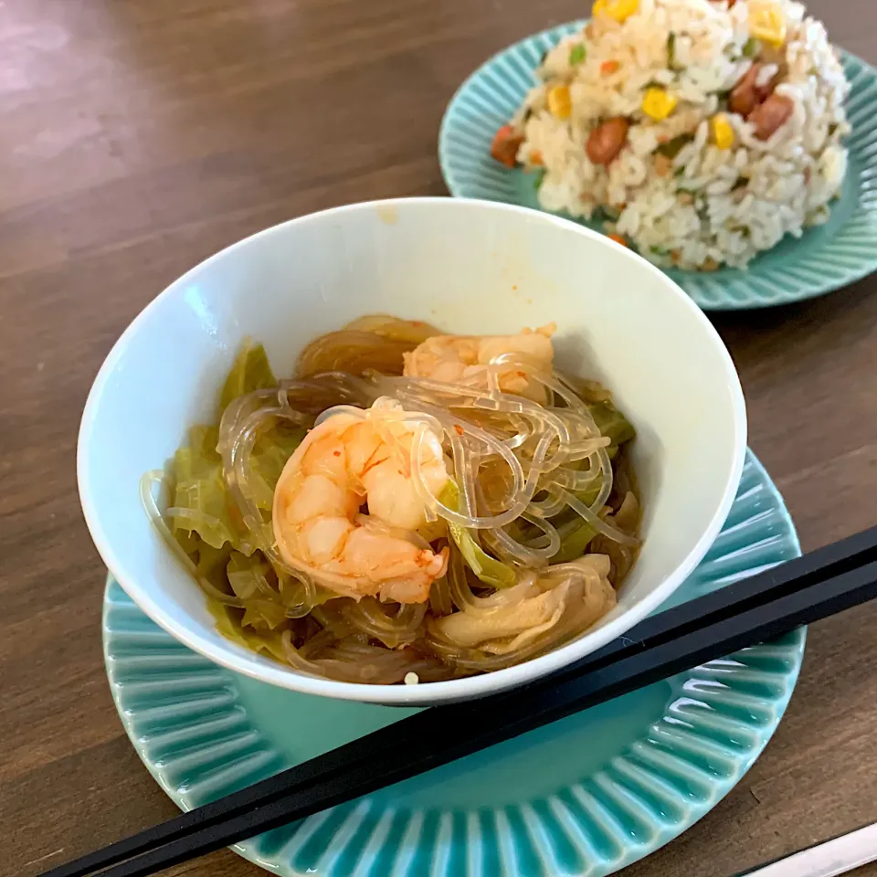 Snapdishの料理写真:エビとキャベツと舞茸の春雨スープ|カオサンさん