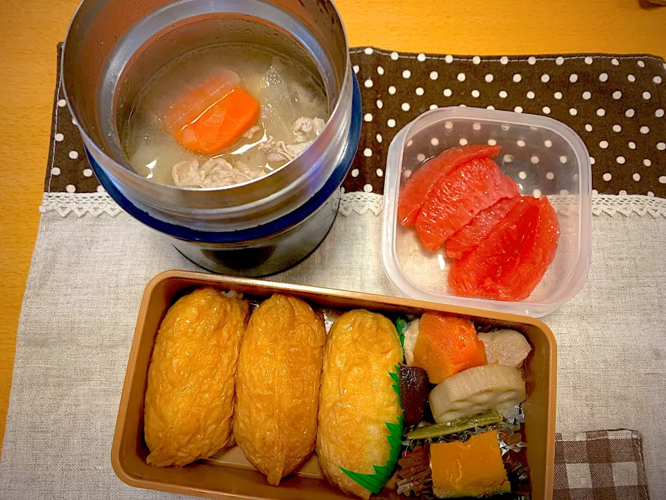 豚汁🐖お稲荷さん🦊筑前煮🥕かぼちゃ煮物🎃グレープフルーツ😋🍊|あやこさん