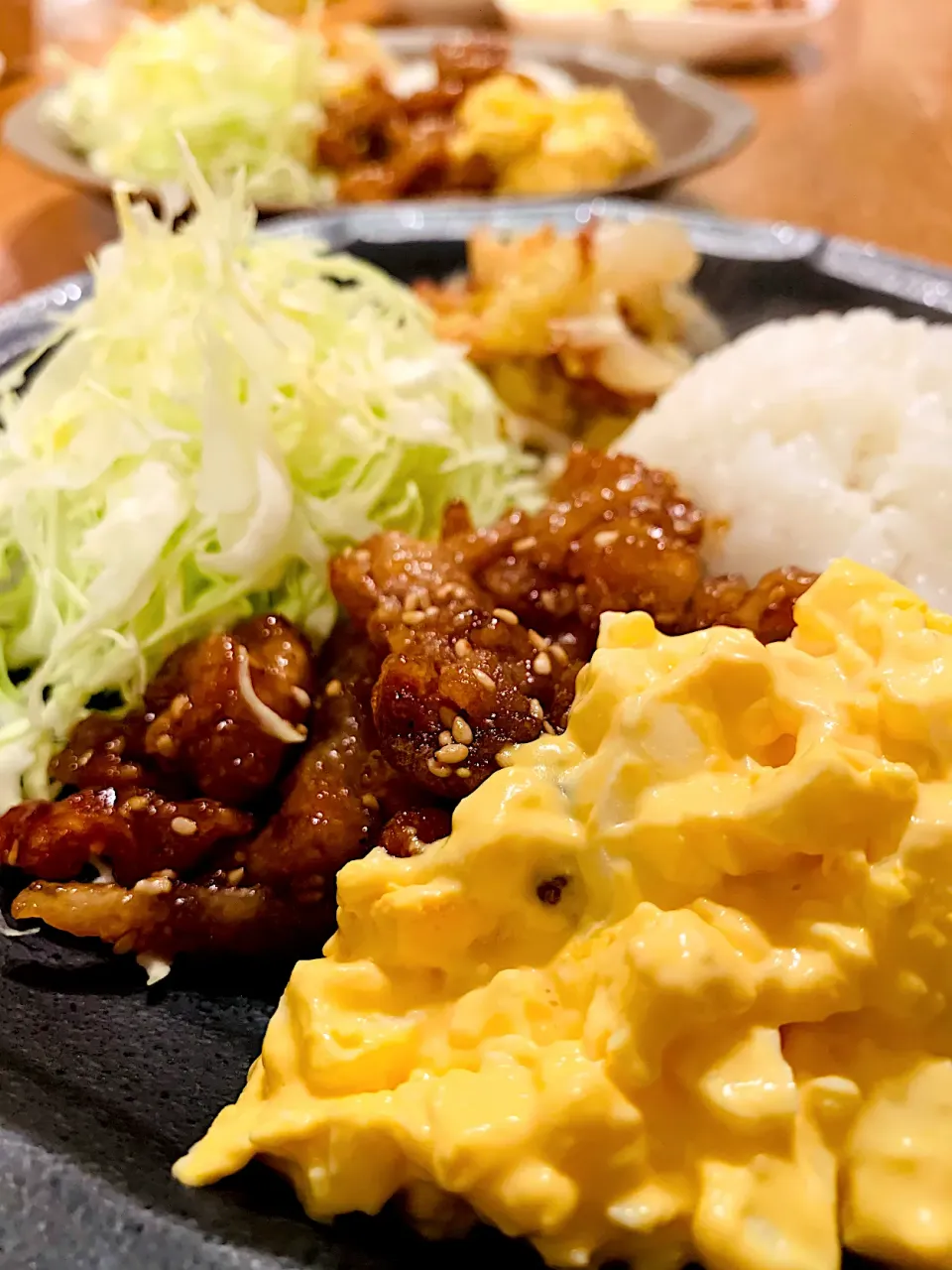 豚肉の甘辛揚げ🐷卵マヨで食べよう‼︎今夜はワンプレートごはん|いちごさん