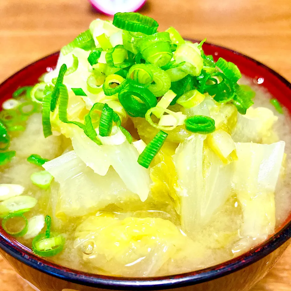 Snapdishの料理写真:白菜の中華風味噌汁🍀1日1回味噌は外せません❤️|まいりさん