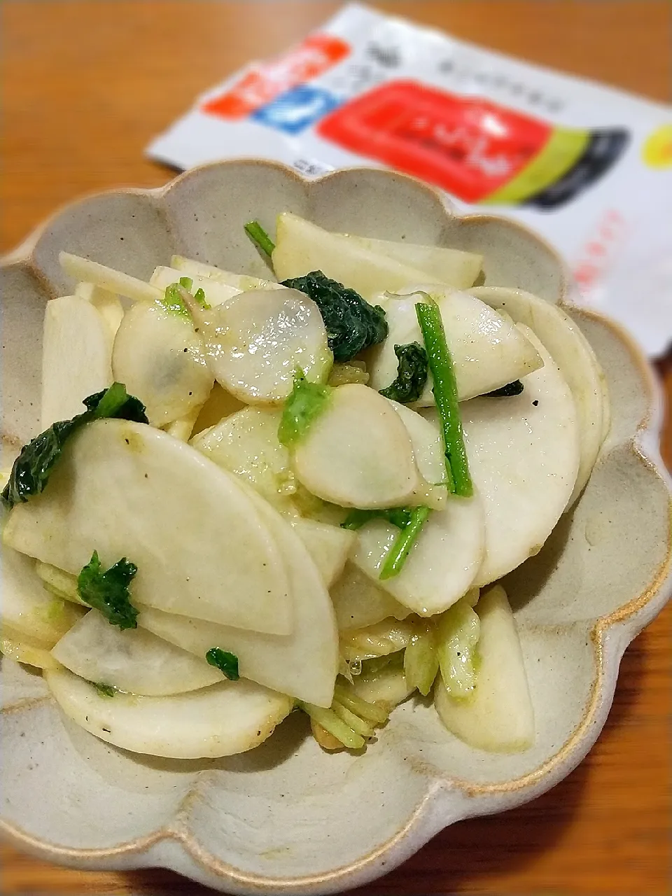 Snapdishの料理写真:学校菜園の二十日大根とカブのマリネ|まきごろうさん