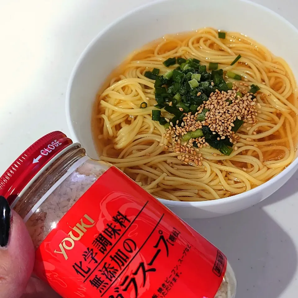 Snapdishの料理写真:ガラスープで簡単中華そば🍜|もえさん