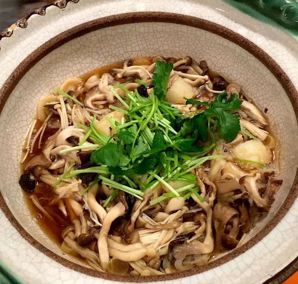 きのこと叩き長芋の鍋🍲|七海さん